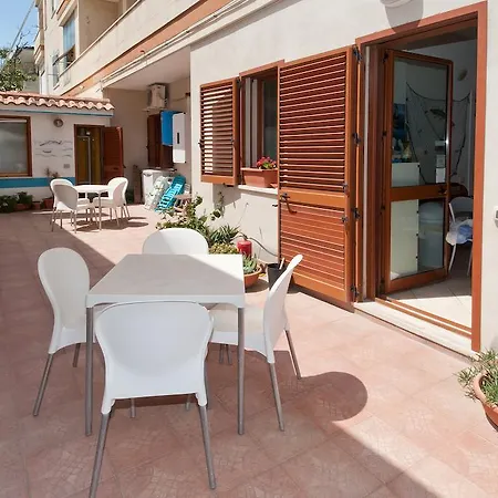 Πανσιόν Mistral Marina Piccola 2*