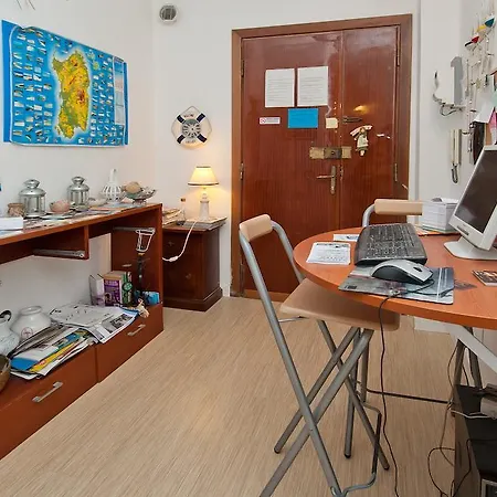 בית הארחה Mistral Marina Piccola 2*